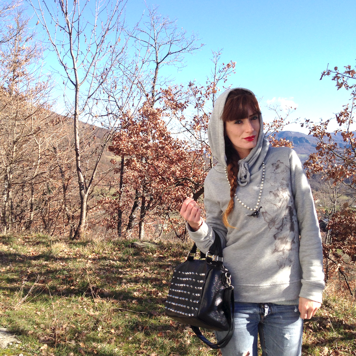 felpa-grigia-cappuccio-collana-perle-dinosauro-grey-cap-sweatshirt-dinosaurus-necklace-fusa-bijoux-automa-style-12